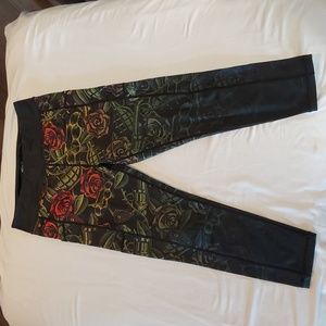 Constantly Varied Gear (CVG) Dressed To Kill Capri Leggings Medium